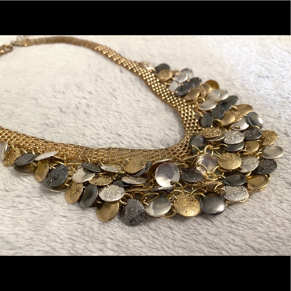 🤍Mixed Metal Tones Bib Necklace - Picture 5 of 7